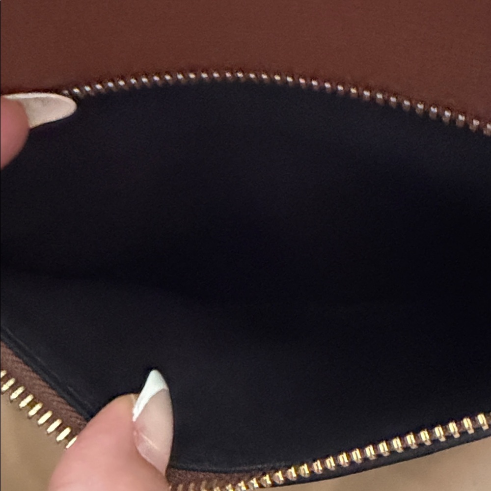 Burberry Maroon and Tan Leather Interior - Picture 10 of 13